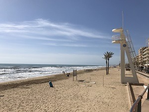 strandpromenaden i guardamar del segura